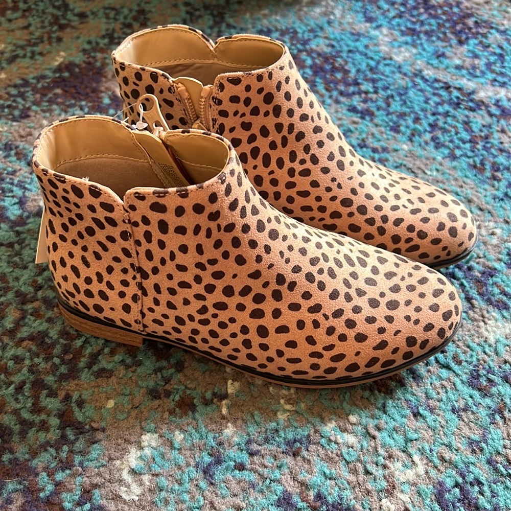 Cat & Jack Leopard Boots NWT size 2